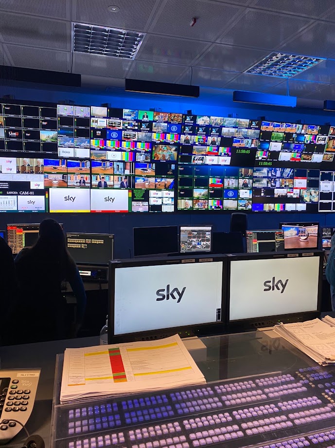 Gli studenti Unicollege dalle news alla tradizione nella modernità. Tra Sky e Branca